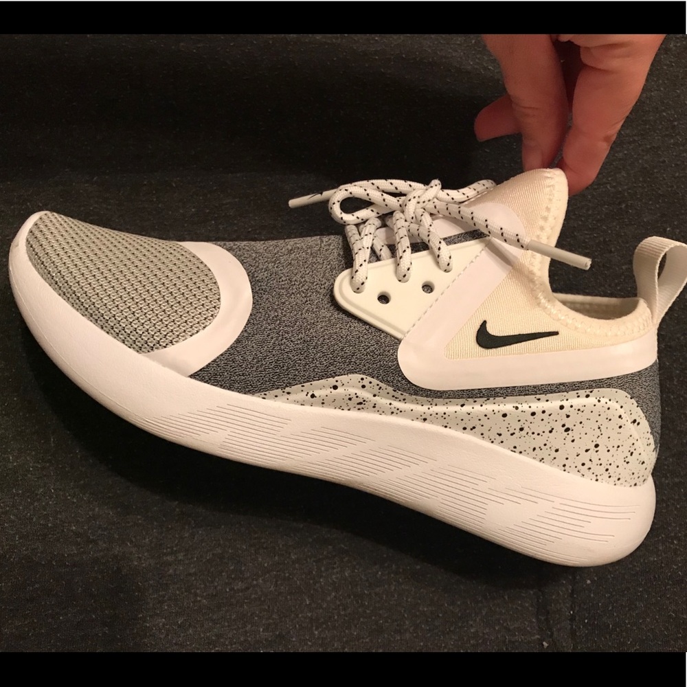 Nike Women’s Size 7 Running Shoes
